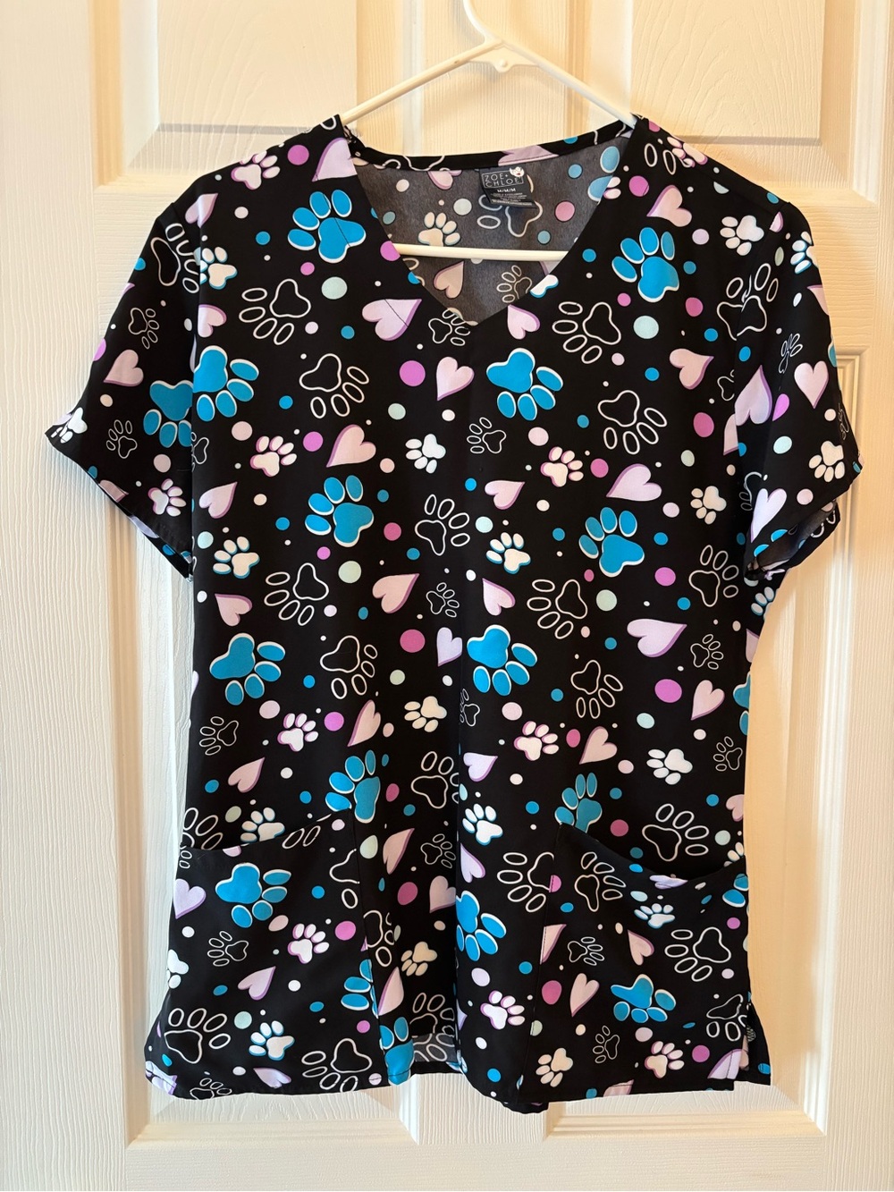 Zoe & Chloe Paw Print/Heart Pattern Scrub Top Size Medium
